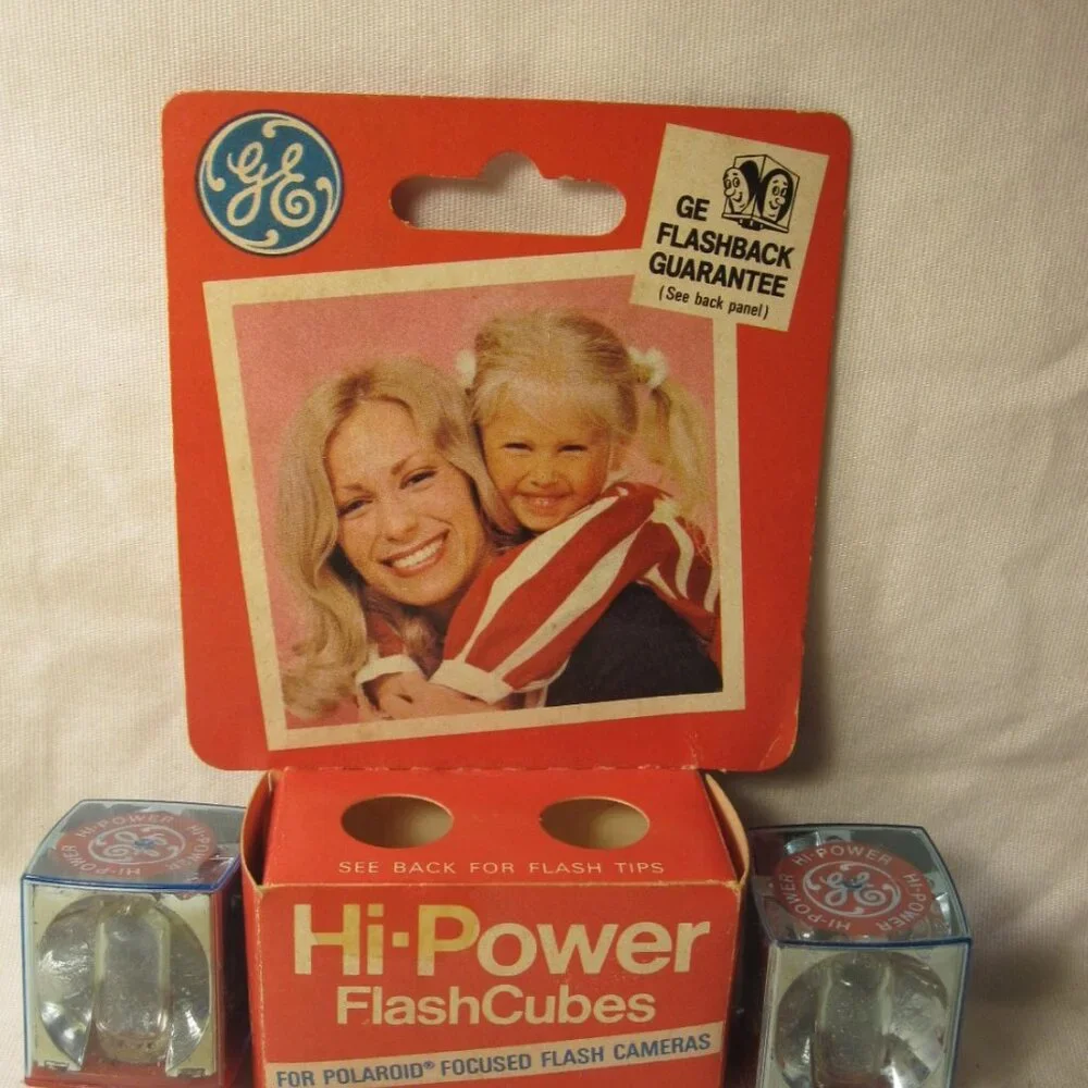 vintage GE Hi-Power Flashcubes 2-pack- complete, Red box, unburnt